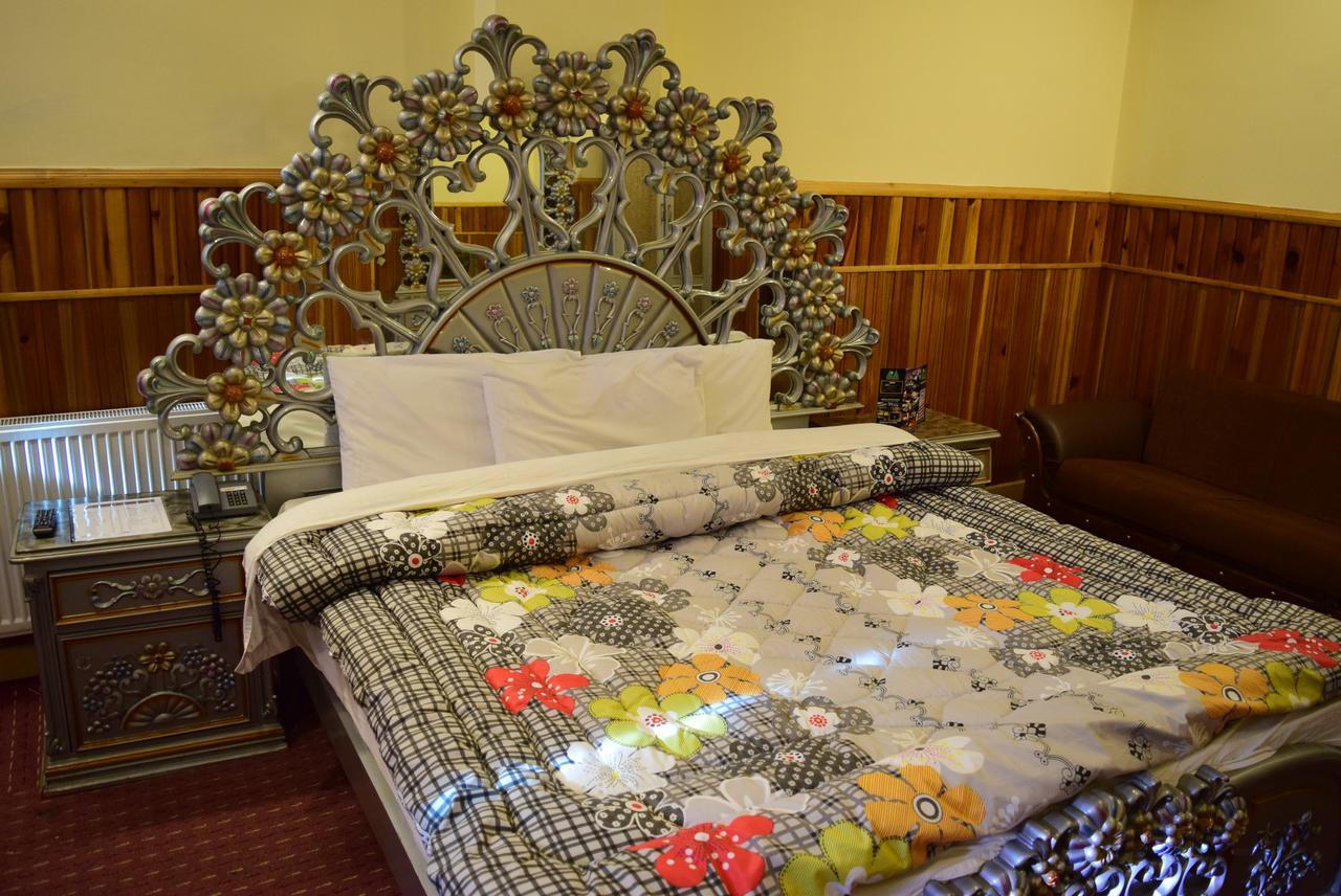 Hotel Move-N-Pick Murree Extérieur photo