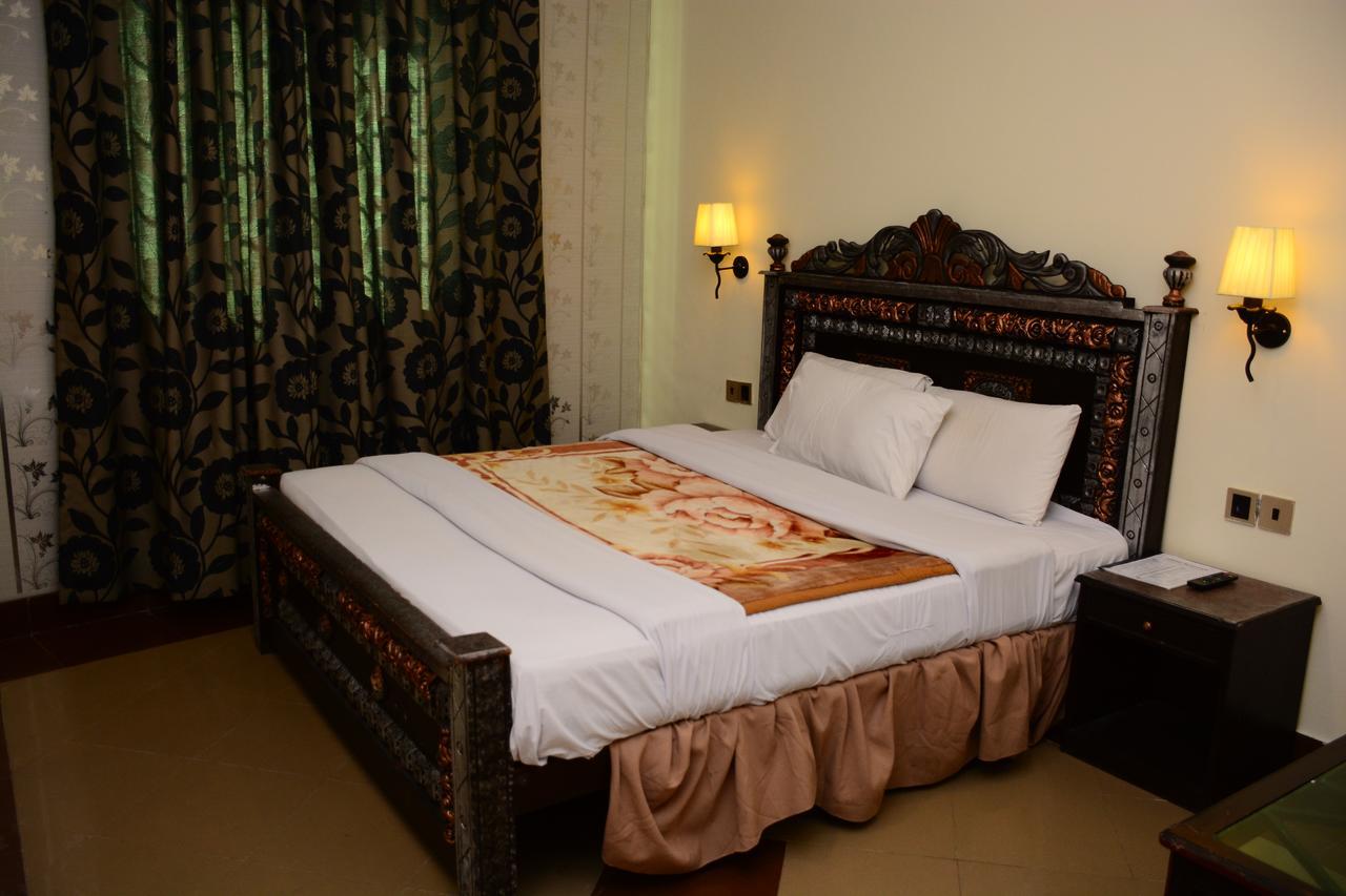 Hotel Move-N-Pick Murree Extérieur photo