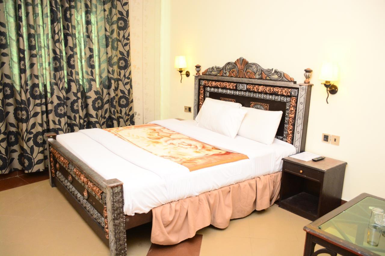 Hotel Move-N-Pick Murree Extérieur photo