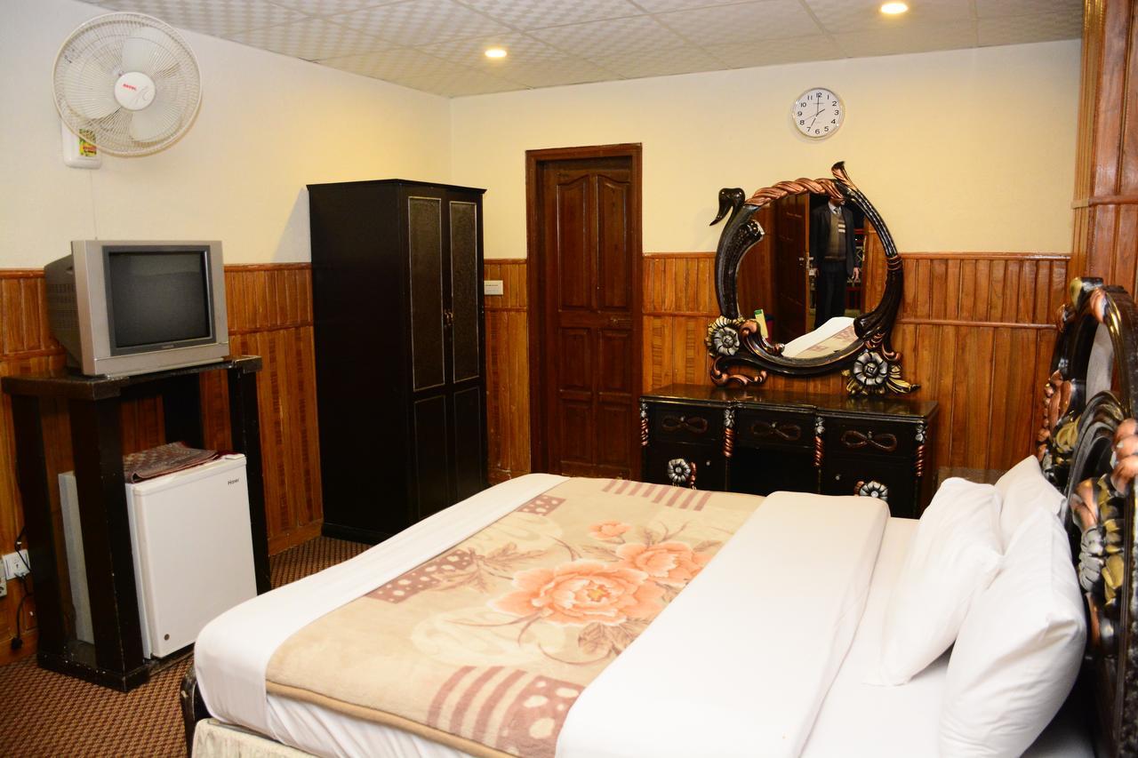 Hotel Move-N-Pick Murree Extérieur photo