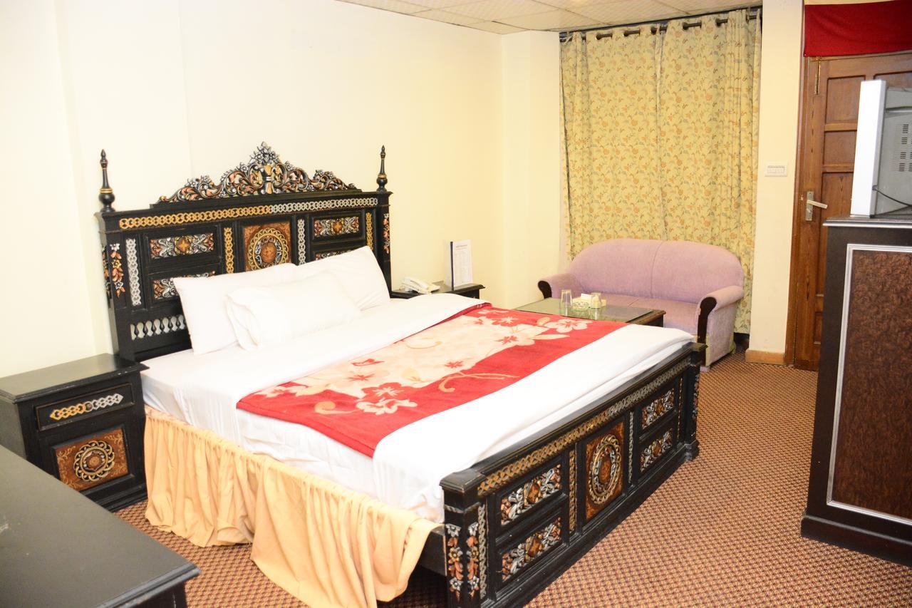 Hotel Move-N-Pick Murree Extérieur photo