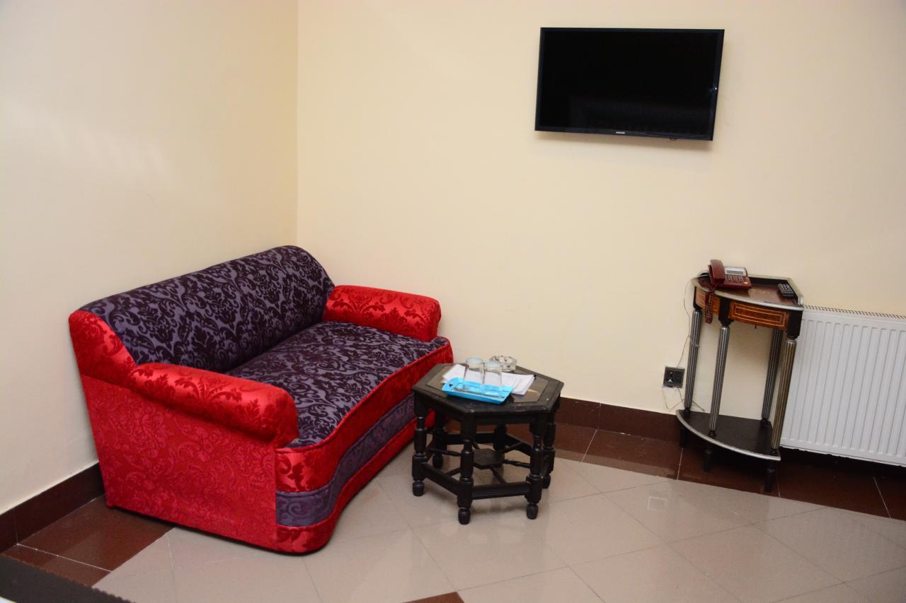 Hotel Move-N-Pick Murree Extérieur photo